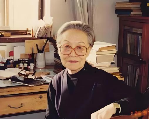 杨绛先生这句话，道破生活智慧：“人这一生，无非是认识自己，洗练自己，自觉