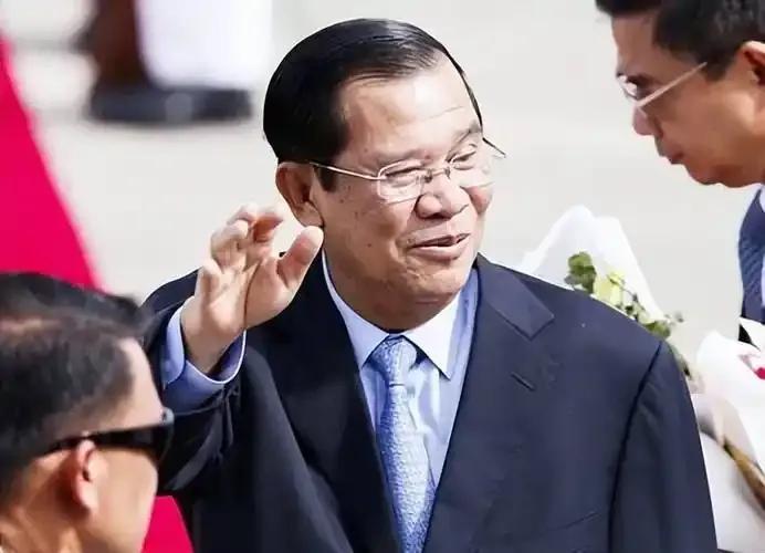 特朗普掀桌，泰柬互掐，28号那场“和谈”，更像是各自走个过场最近这摊事挺有意