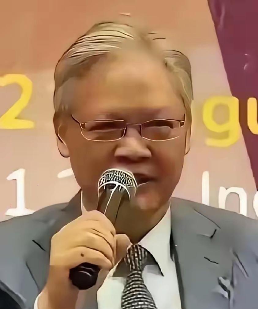 底下评论炸了锅：“这不就是印度人吗？”有的说他是东阳人，给东阳蒙羞！他到底是