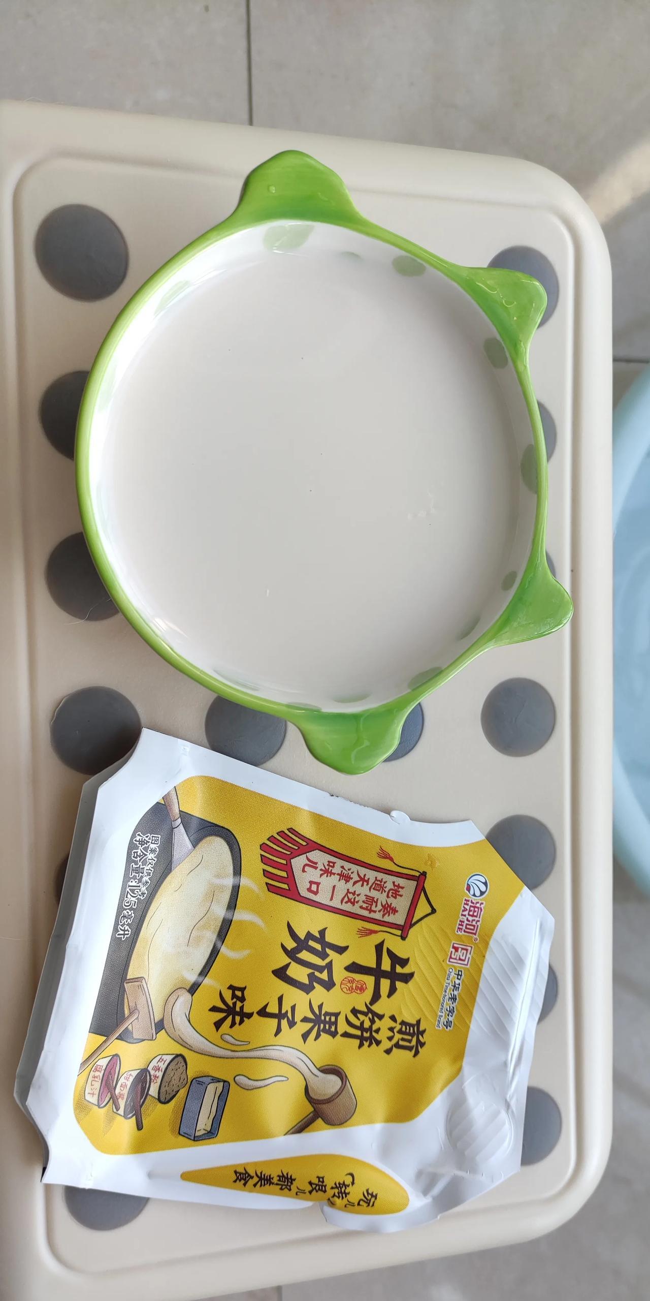 天津海河那些奇怪的牛奶都是啥味儿？煎饼果子味牛奶——真的没有煎饼果子味儿，就是