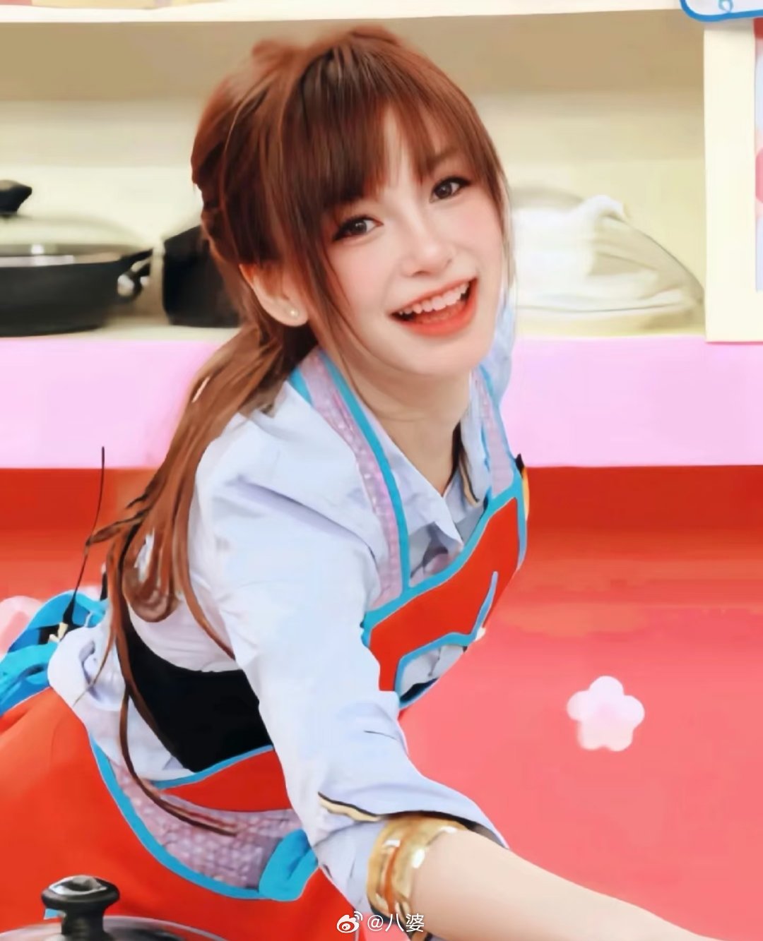 离Angelababy的脸只有两厘米从17岁的青涩混血颜到现在37岁依旧能打，A