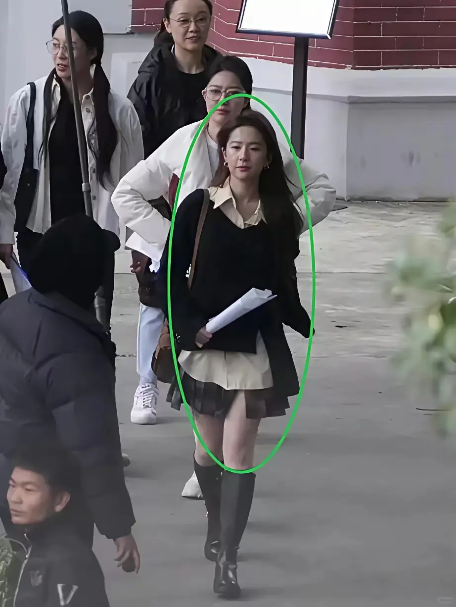 不是，刘亦菲长这样啊？？