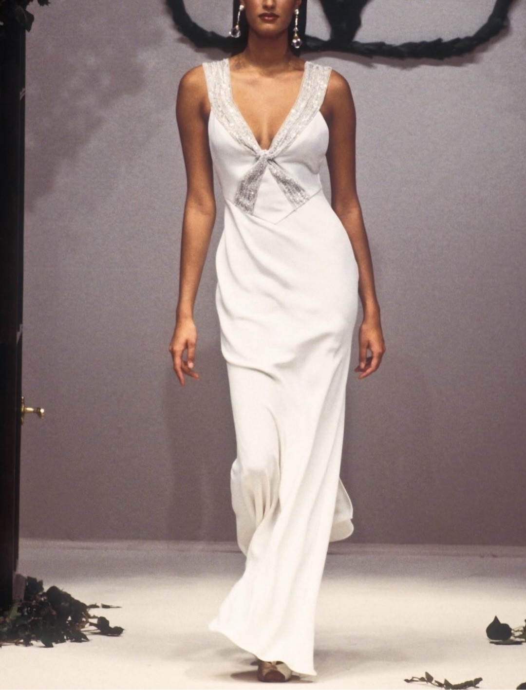 来自罗马的松弛与优雅，Valentino1993春夏系列高定秀，由Valent