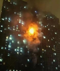 从连云港消防救援失败的案例看，高层住户一定要自备可供家人逃生的器材！我们不能