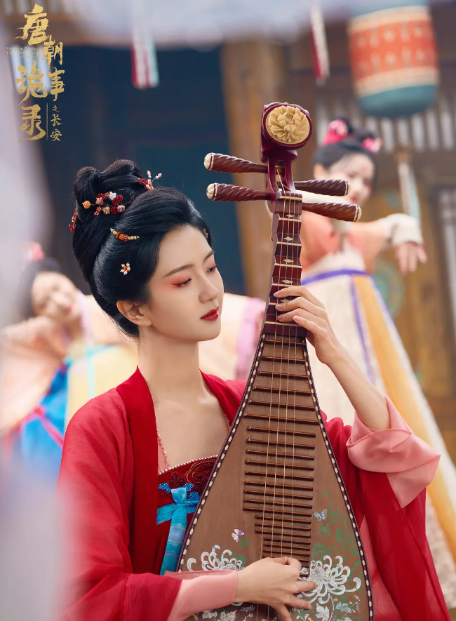 从西行回归长安，《唐朝诡事录之长安》剧组经费肉眼可见地充盈，依史料复刻的长