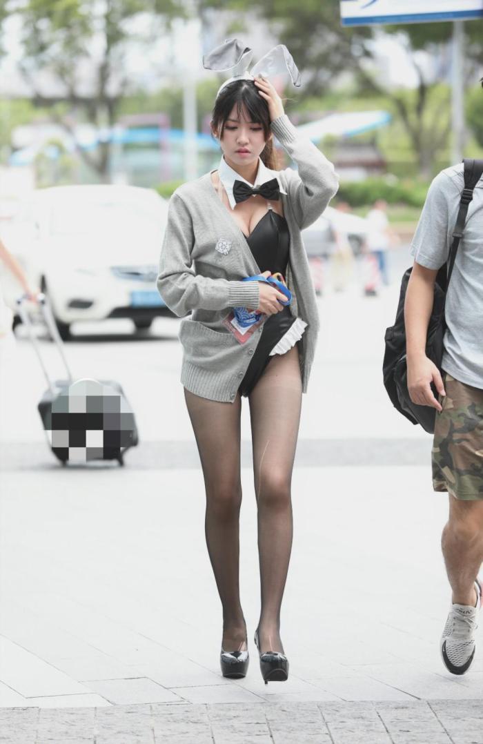 街拍: 想你是一种矛盾的向往