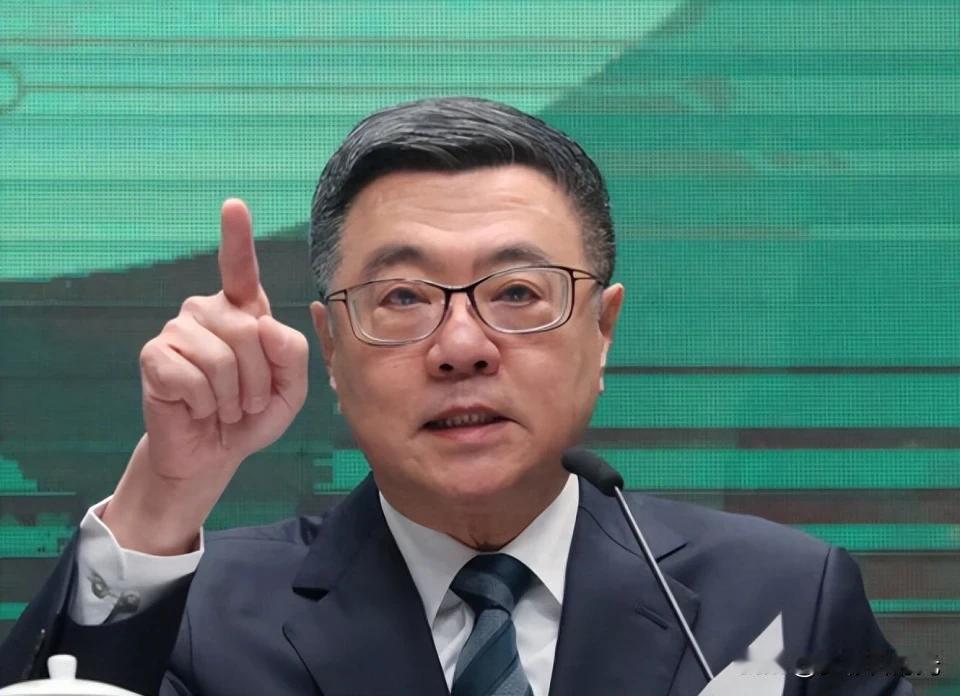 民进党vs蓝白吵翻！赴美投资到底是“放眼世界”还是“掏空台湾”？看了郑丽文