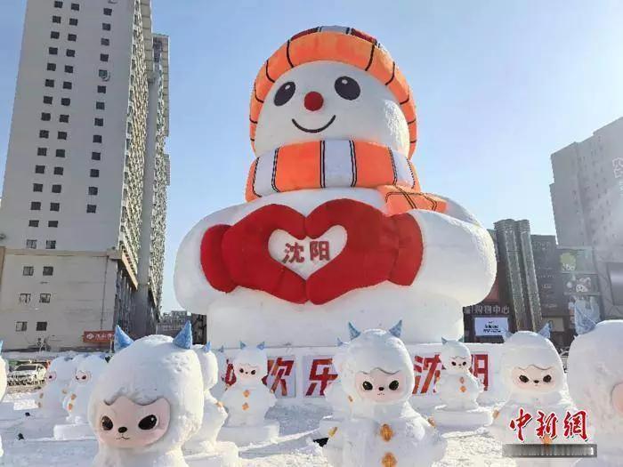 一个雪人为什么会治愈全网，沈阳16米“巨物”的浪漫反击“比五层楼还高的雪人