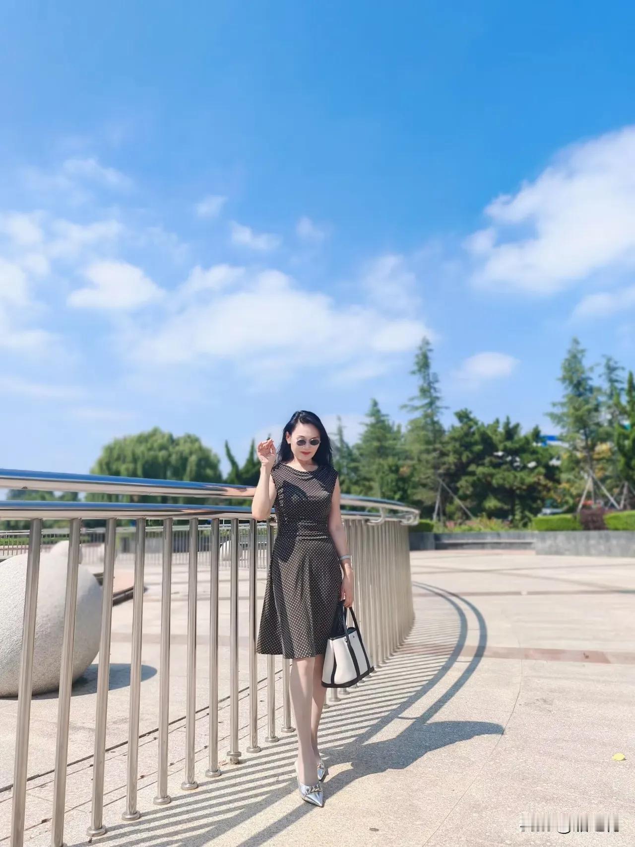 女人到了五十多岁，还要不要打扮自己？我今年五十六岁，想跟大家说说我的真实想法。
