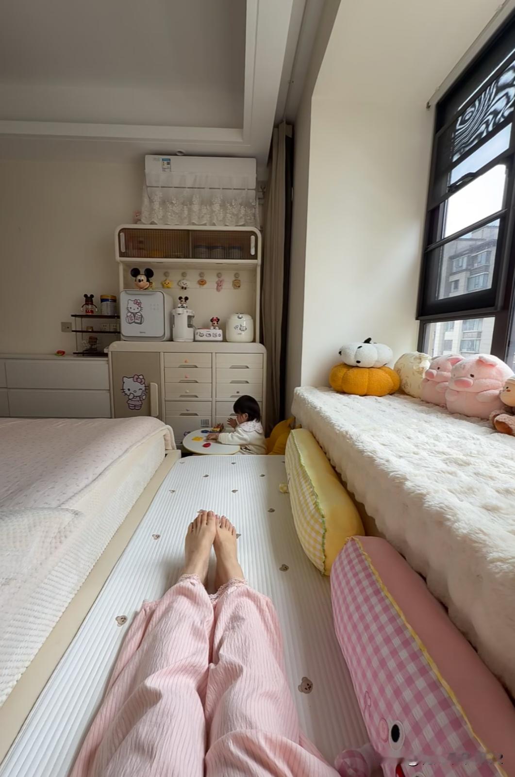 宝妈的小卧室幸福感就在此刻具象化啦～是卧室也是儿童房🏠是女儿最舒服自在的空