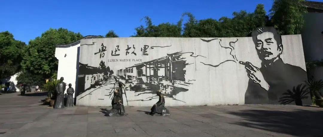 一见短袖子，立刻想到白臂膊，立刻想到全裸体，立刻想到生殖器，立刻想到性交，立刻想