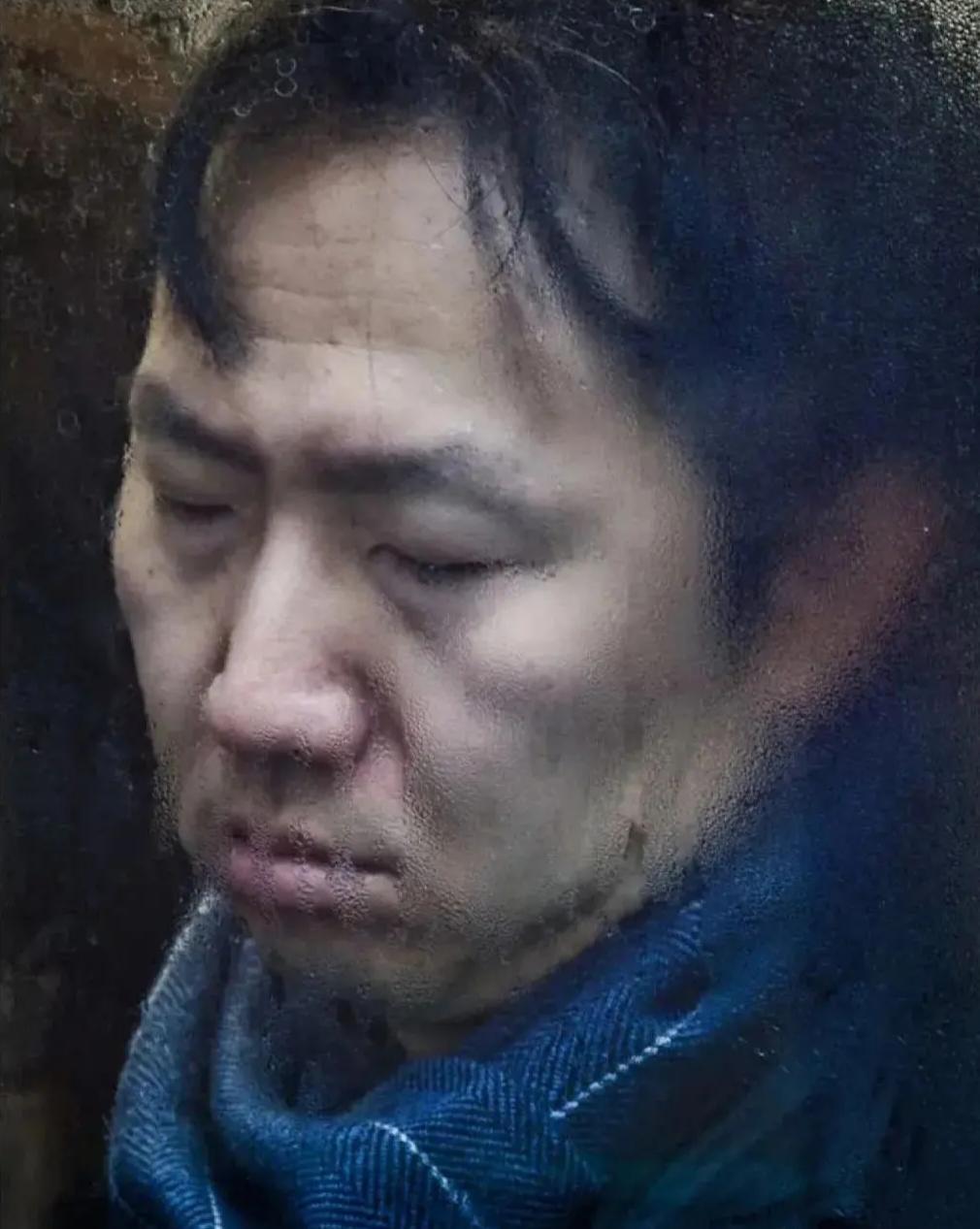 德裔摄影师迈克尔·沃尔夫2008‑2012年，拍摄东京早高峰地铁（主要在下北泽车
