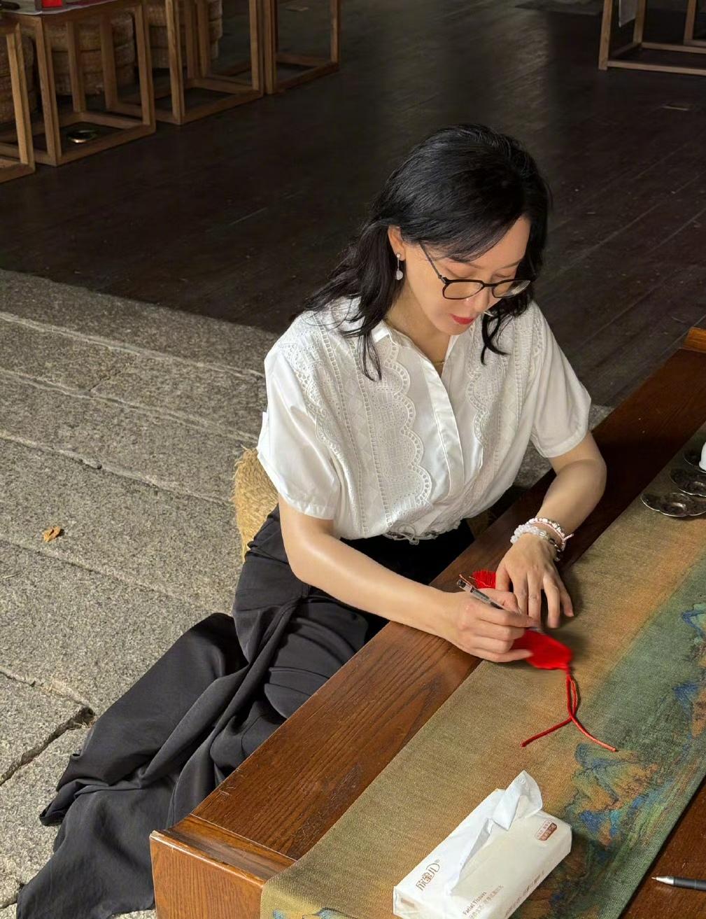 陈数的重阳寄情：愿时光沉淀如佳茗，愿人间安康如茶暖。敬岁月，敬安康。发现