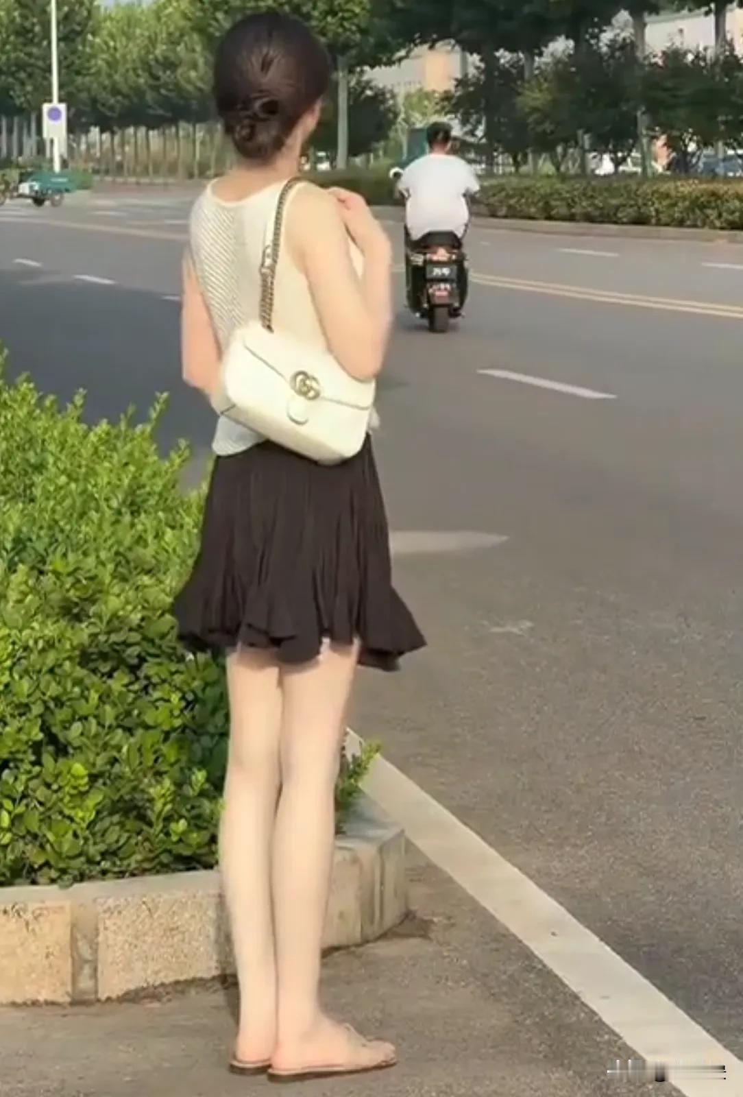 等你的时候，连风都是甜的。