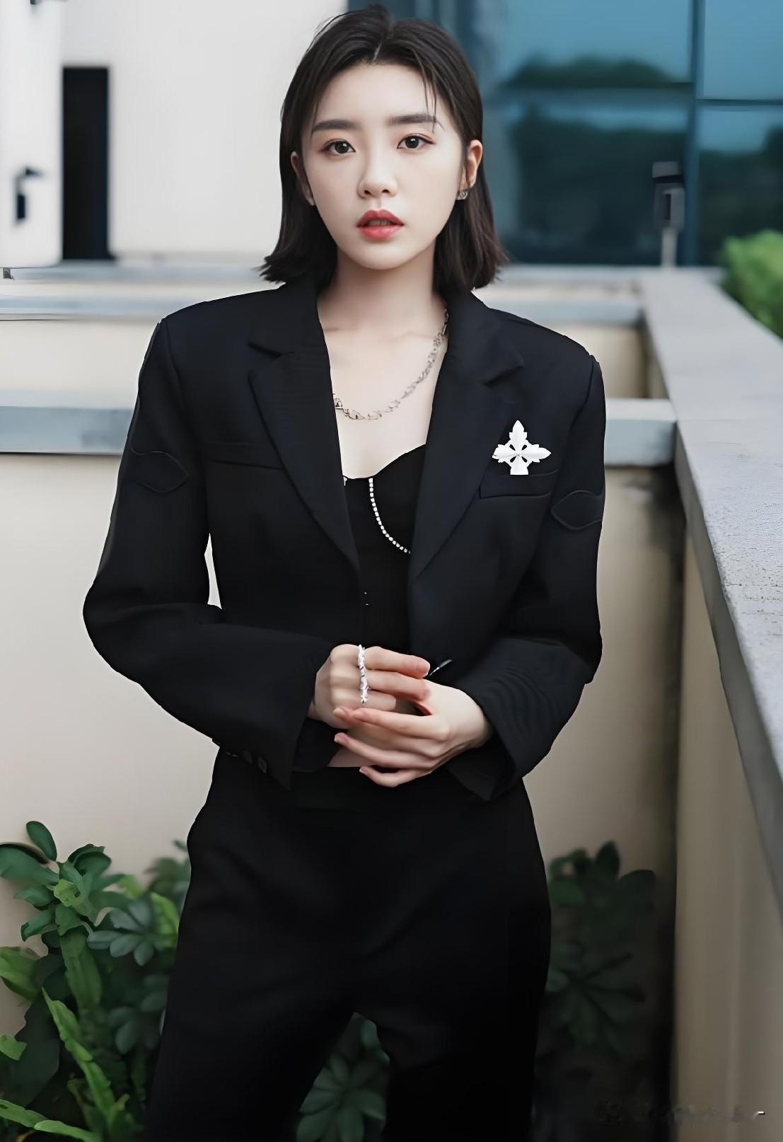 《种墨园》最牛的，就是让张月来演女主林依然，不是说她演得好而是只要她这张