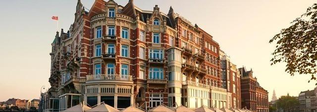 1923年，犹太人希尔顿想建一座旅店，可买地皮需30万，建旅店需100万，而他只