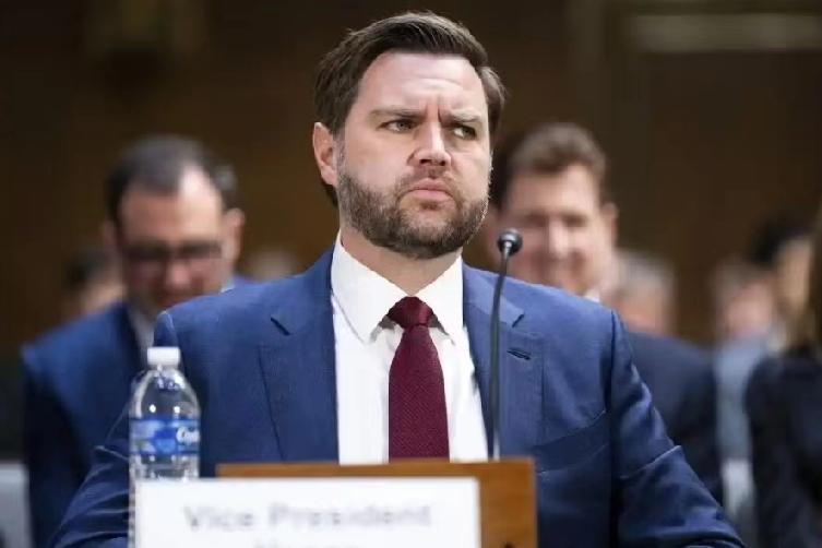 昨天，美国副总统万斯被媒体追问美国访华成果受限时称:“目前，特朗普访华可以确定是