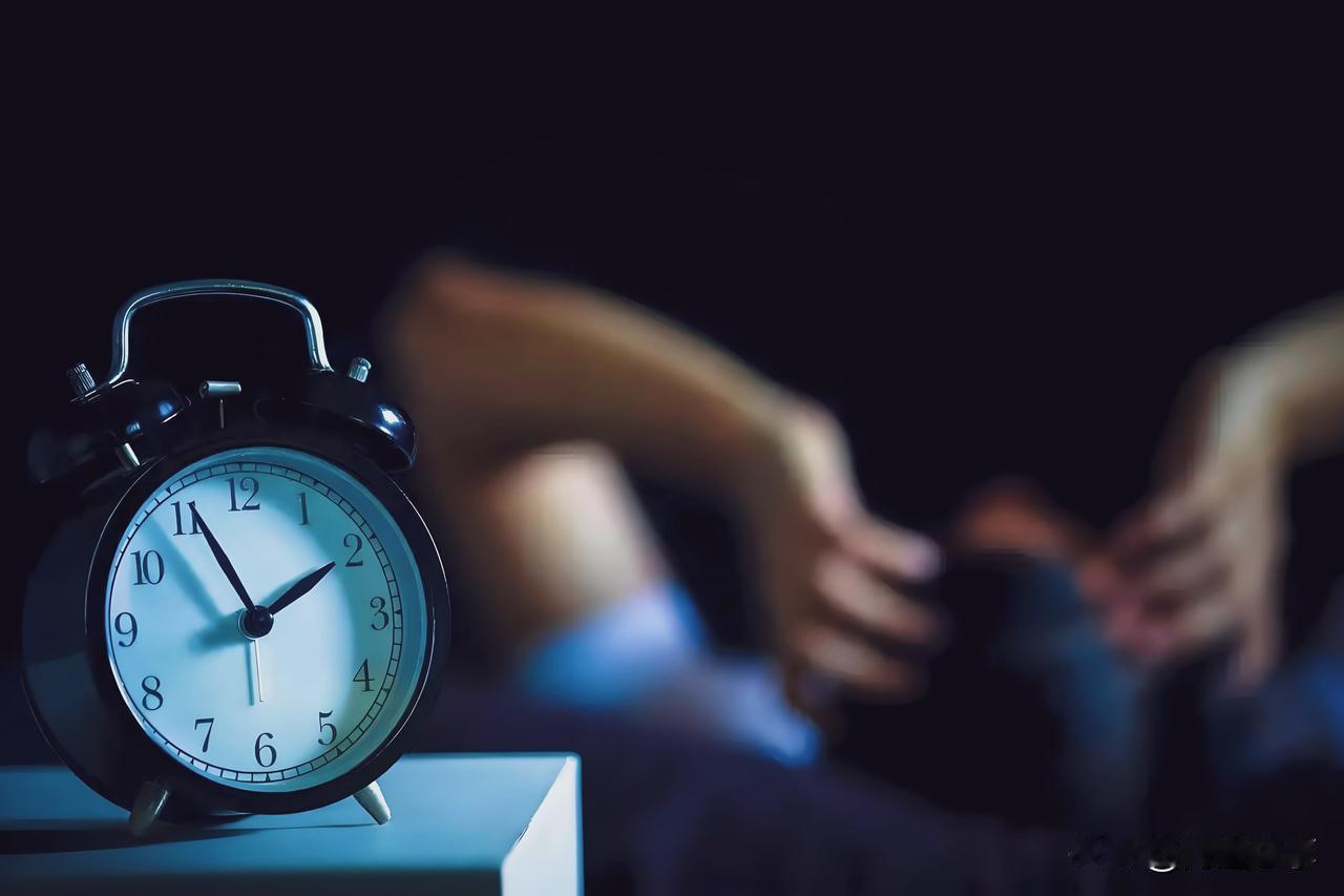 22点睡觉竟成“保命点”？研究揭穿：熬夜的坑，不是睡够就能填！“我凌晨2点