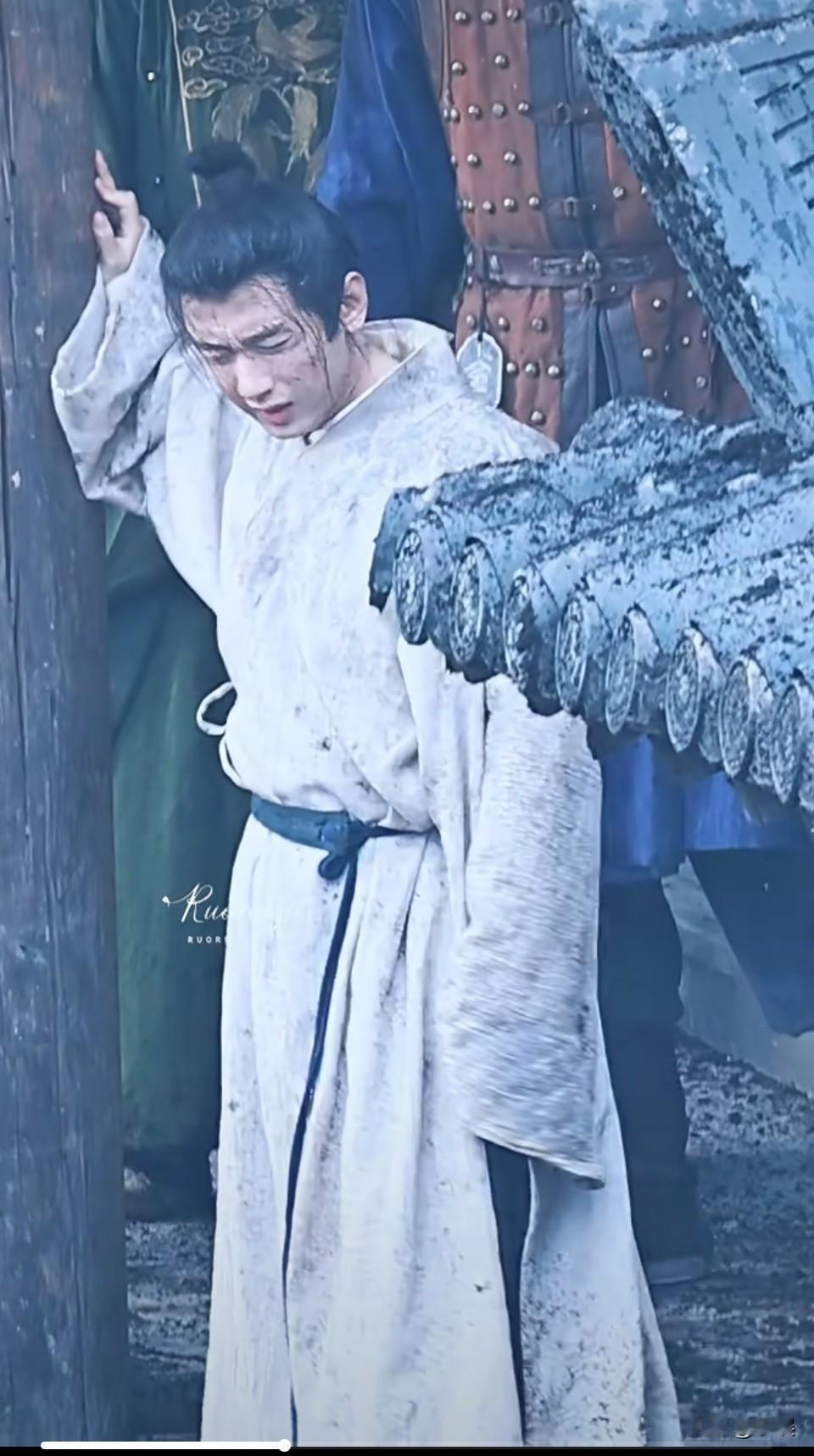 这炸得太实在了，手上脸上衣服上甚至脖子里都是灰…估计琪琪耳朵都被炸的声音震闷了吧