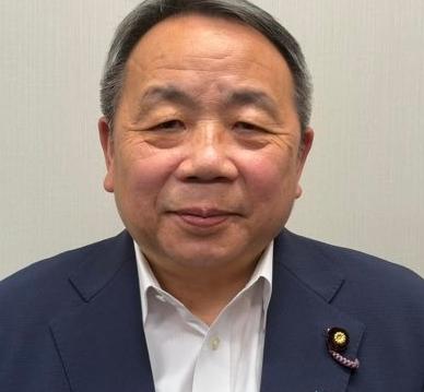 8月11日，石平又围绕中方此前对他的反制措施发了一轮内容，这次没有只谈政治，而是