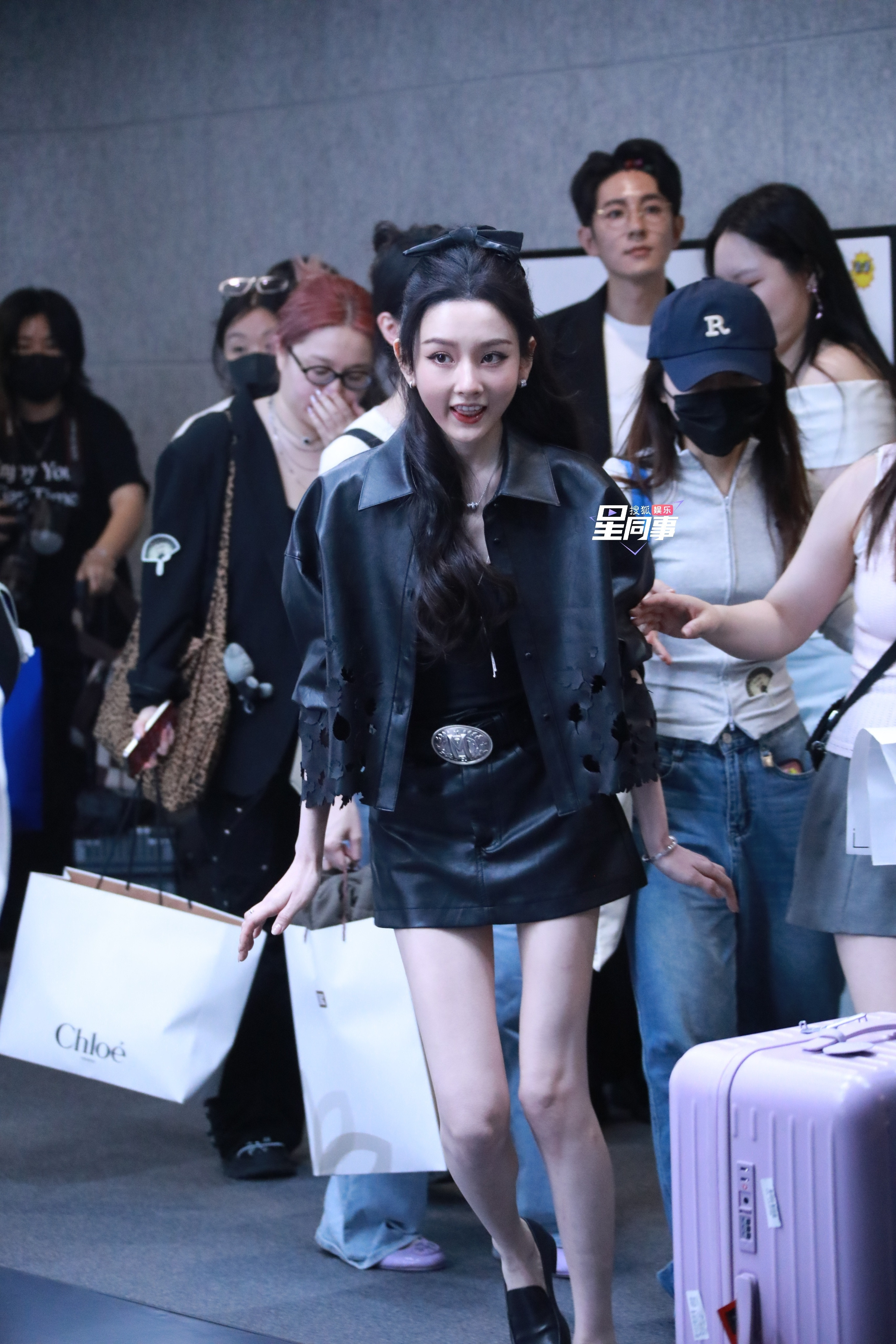 宋祖儿张凌赫宋祖儿帝王和王后在复制粘贴的时代，你是手写的诗