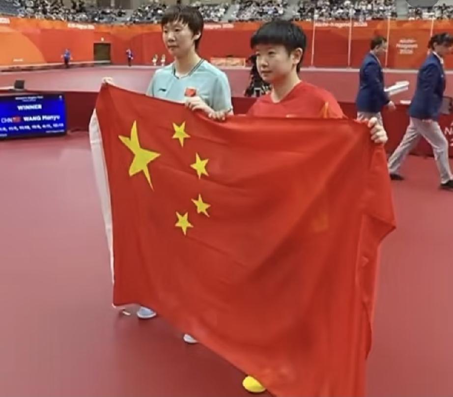 王曼昱：泪目！时隔8年，王曼昱再次拿到了个人单打冠军恭喜王曼昱获得女单