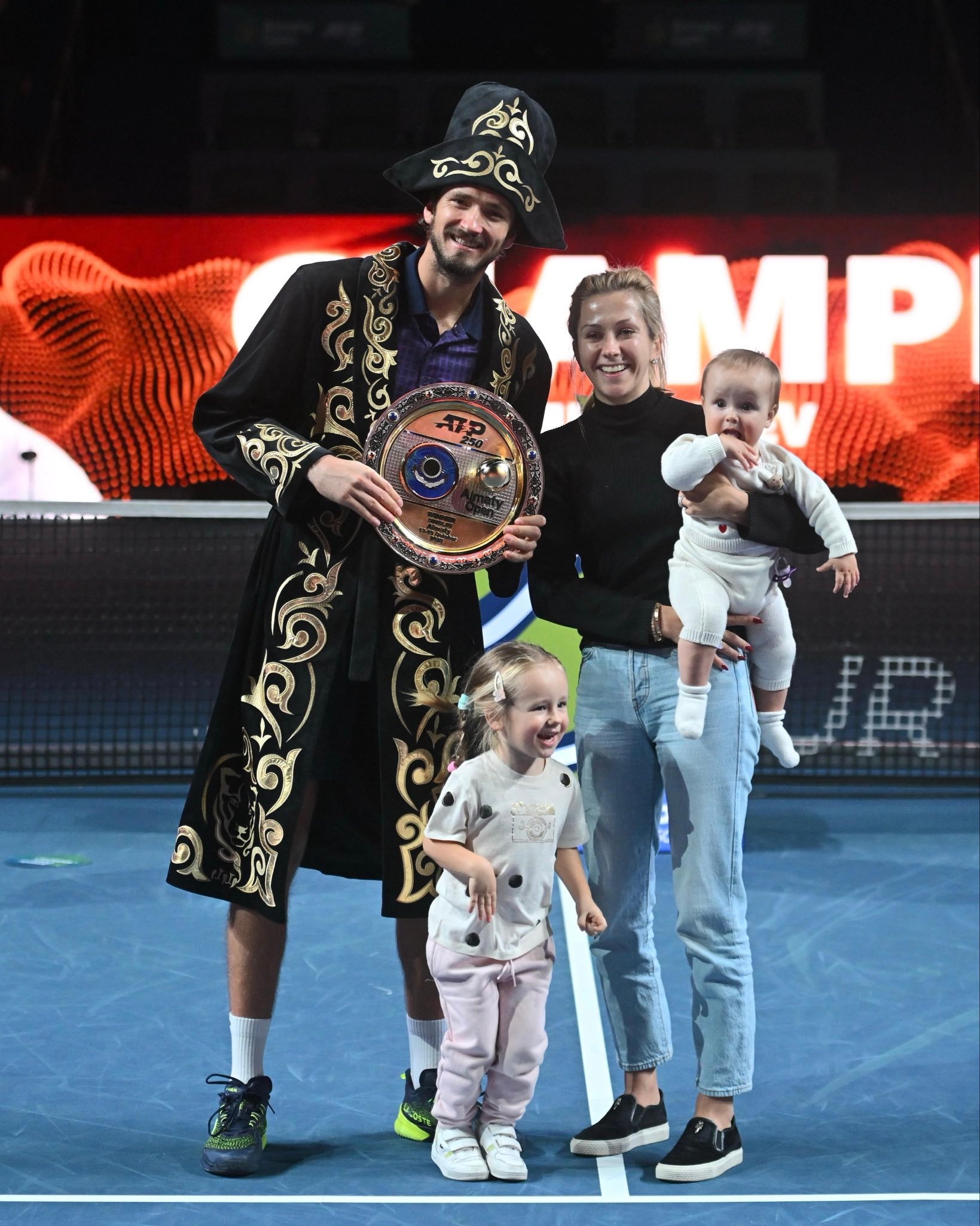 上周五站巡回赛冠军🏆ATP250阿拉木图：梅总ATP250斯德哥尔摩：鲁德AT