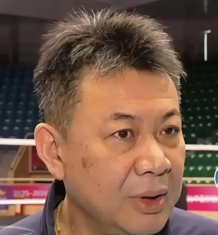 天津17岁二传3场打哭国字号她带队把国家二队连赢四局，教练当场把战术板摔了