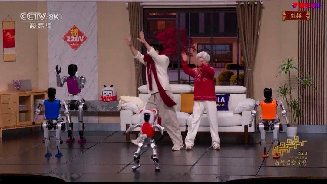 排面拉满却遗憾拉胯，蔡明春晚首秀《奶奶的最爱》让人一言难尽2026年马年春晚对蔡