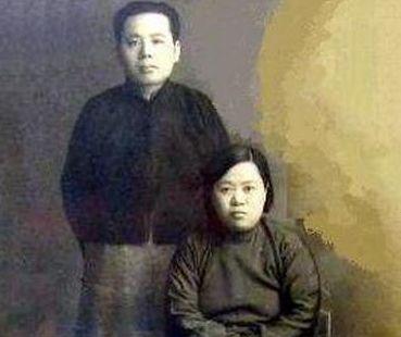 1914年，作家张恨水被迫结婚，他嫌弃妻子貌丑，却经常和妻子同房。不久后，妻子怀