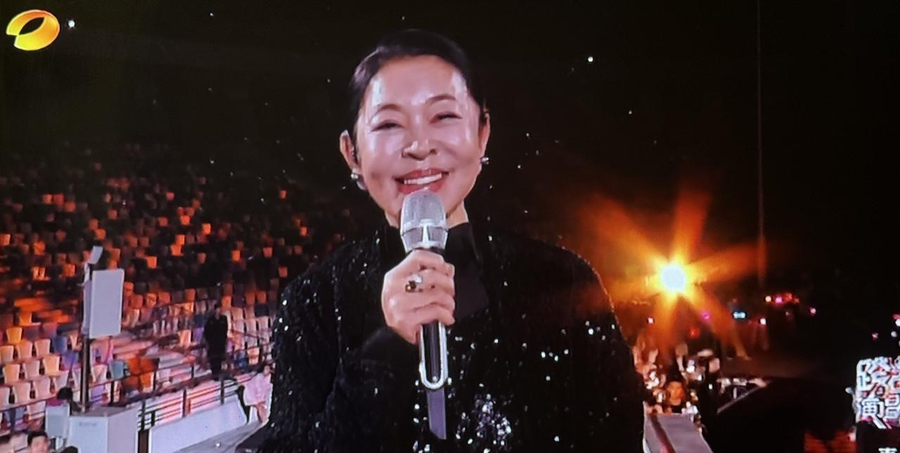 一直以为湖南卫视跨年演唱会最大的惊喜是许久不见的萧亚轩重回舞台，没想到真正的王炸