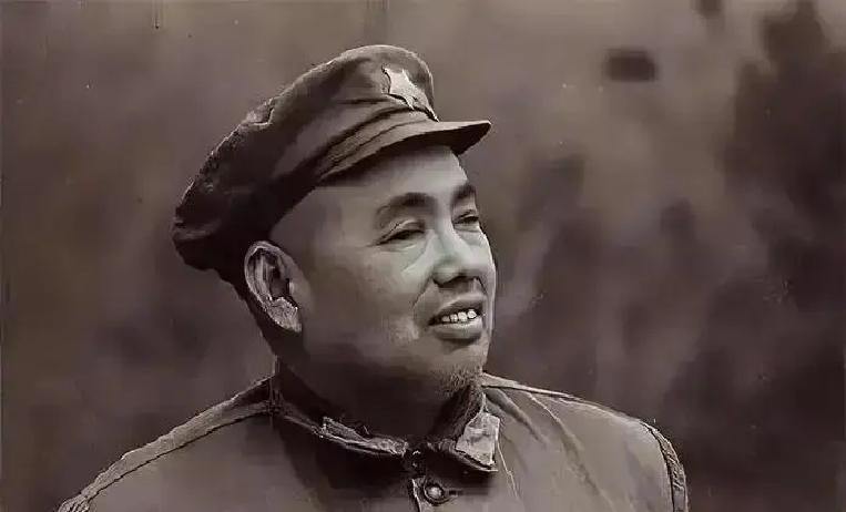 建国以后，我们的八大军区司令员对调，南京军区司许世友要调到广州军区去，当时，许世友不想离开南京。命令