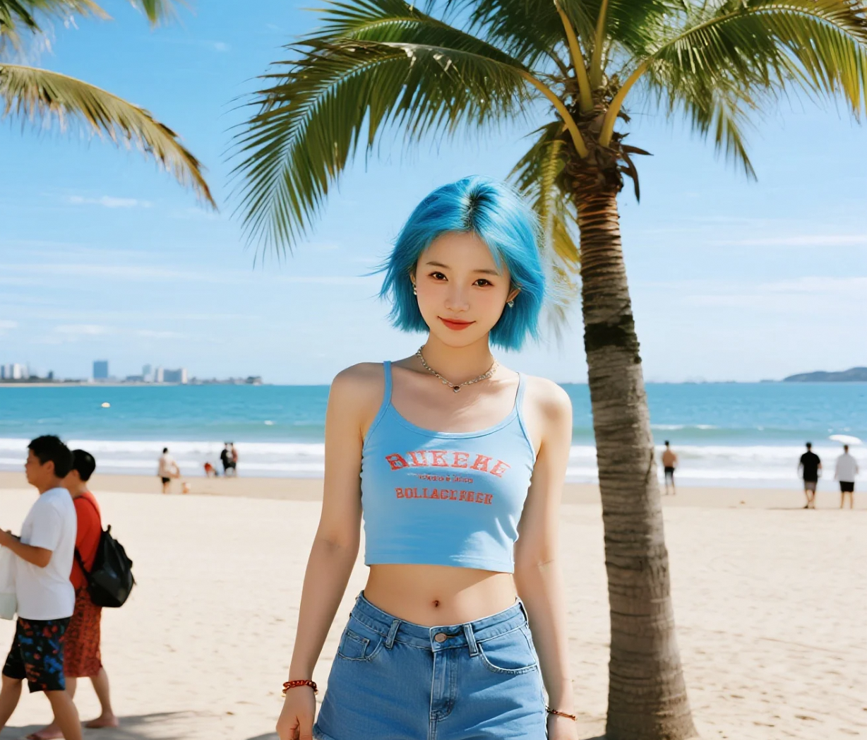漫步三亚海滩，小姐姐感受海滨惬意生活