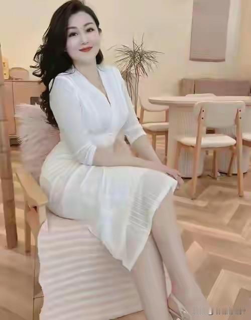 《红楼梦》中贾政之妻王夫人，堪称典型的双面人。平日里口念佛经，佯装出一副和善无害