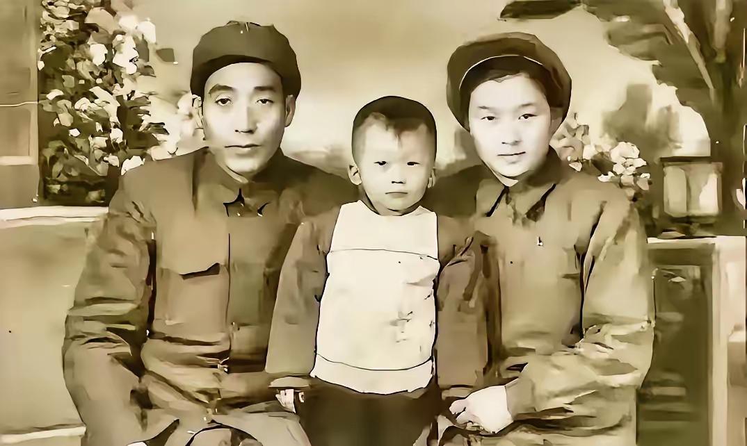 1952年，志愿军铁道兵三师师长黄振荣回国治病，给他看病的女军医周兰说，她和恋人