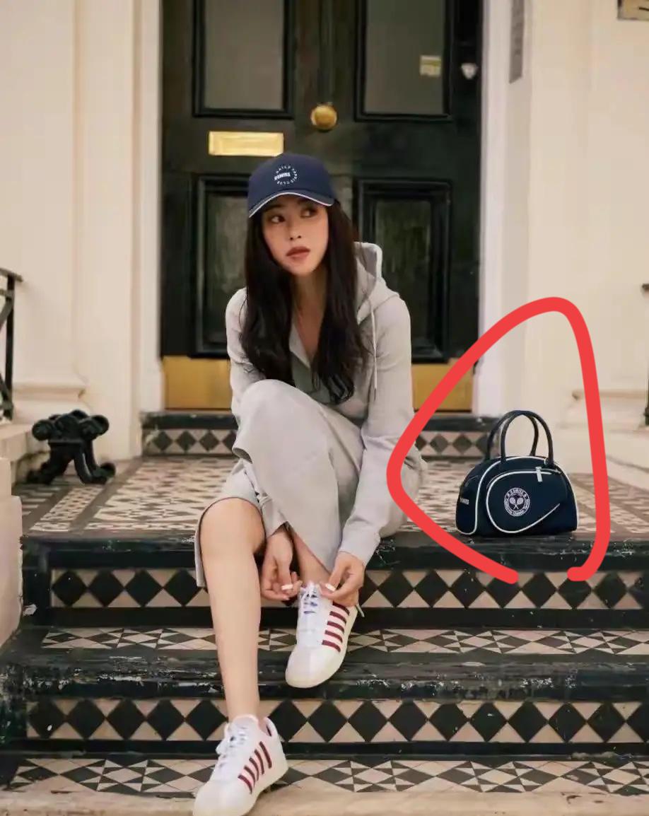 朱珠旁边这是什么品牌的包，应该挺贵的