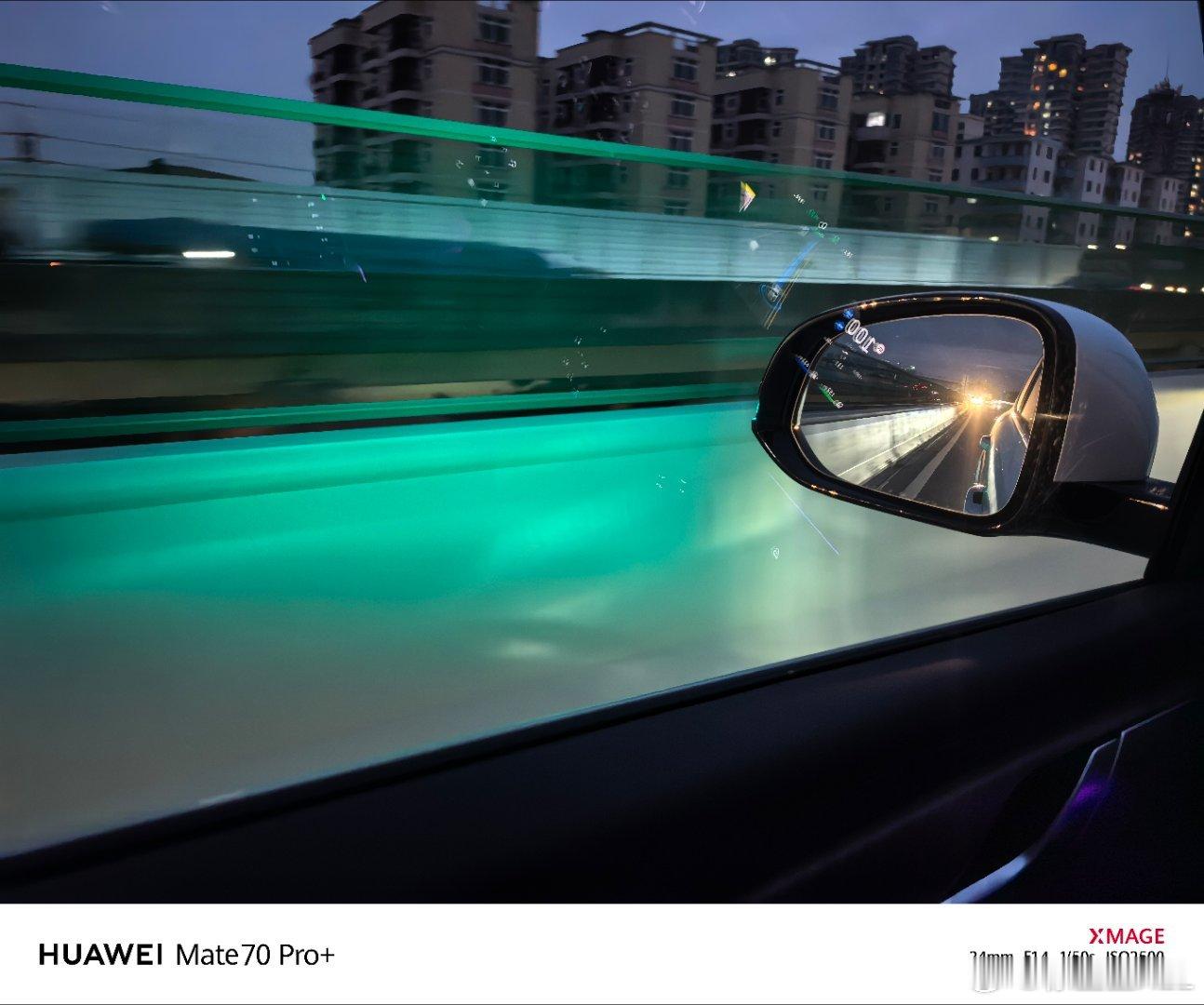 被500的小蓝灯笑死。我觉得应该没人愿意在晚上跟500并排行驶,太亮了。[捂嘴哭