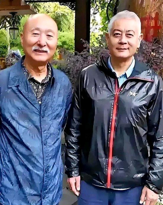 陈佩斯往那一站，你就懂了。什么叫“长大后我就成了你”。那胡子，那神态，活脱脱