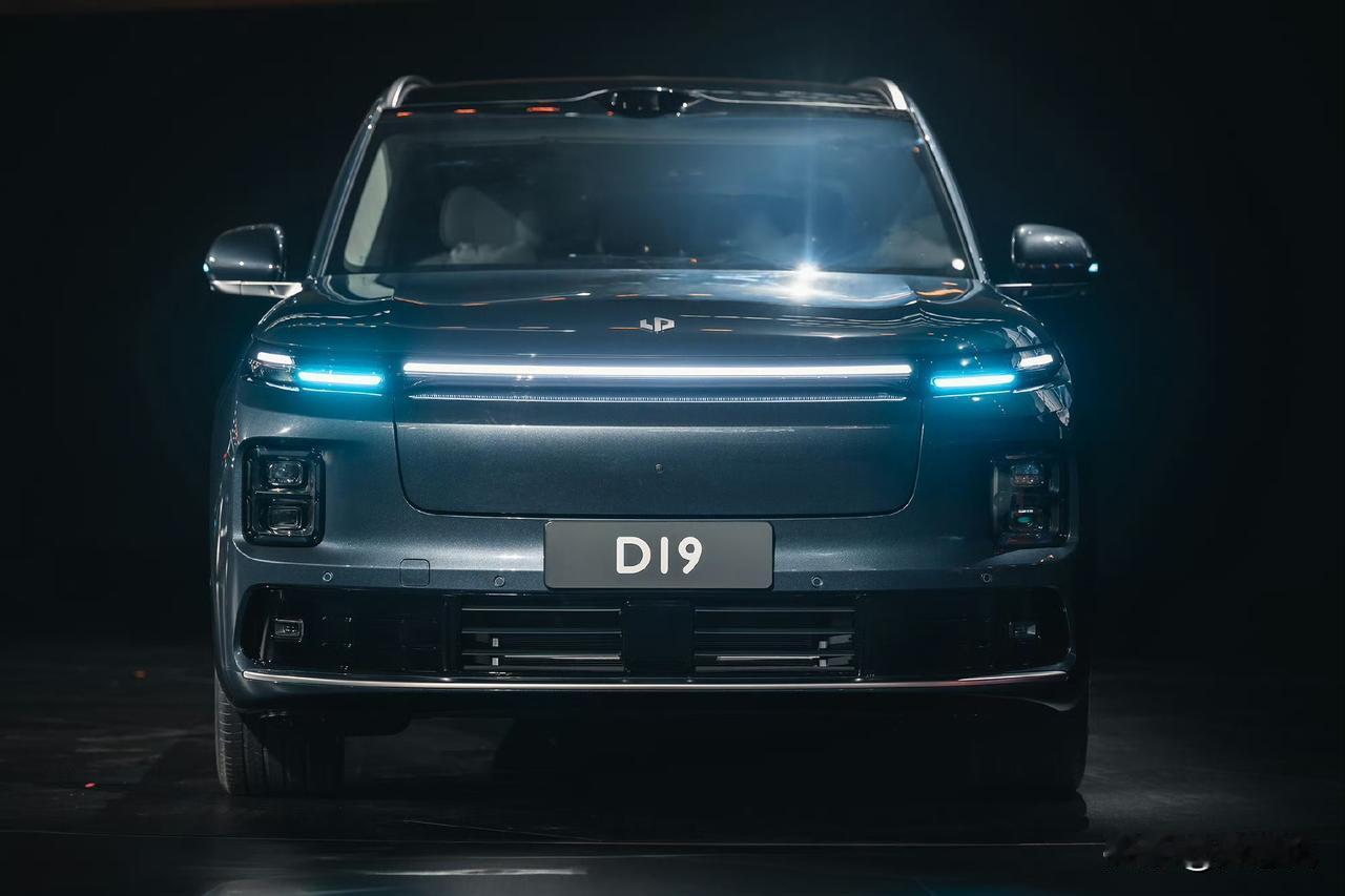 零跑d19总有些似曾相识的感觉。应该是明年开年的第一款六座SUV。明年还有二