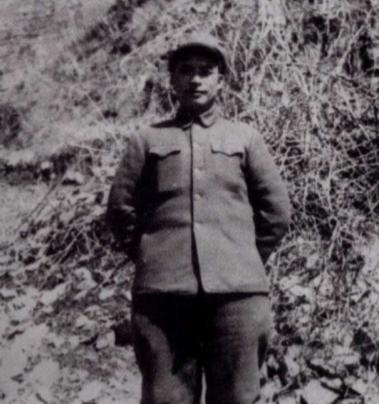 1952年，67军军长在朝鲜离奇去世，彭老总去医院探望，看到遗体的那一刻大惊