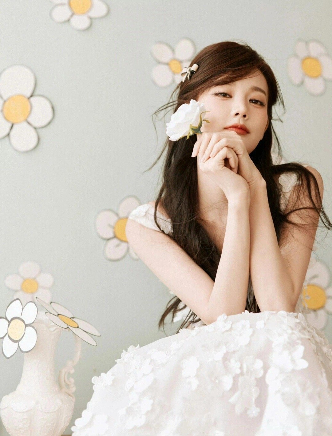 李一桐姐姐，真是貌美如花哟​​​