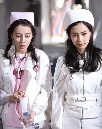 只有我从来没有get到过迪丽热巴的颜值吗？我感觉她长得太男相了​​​