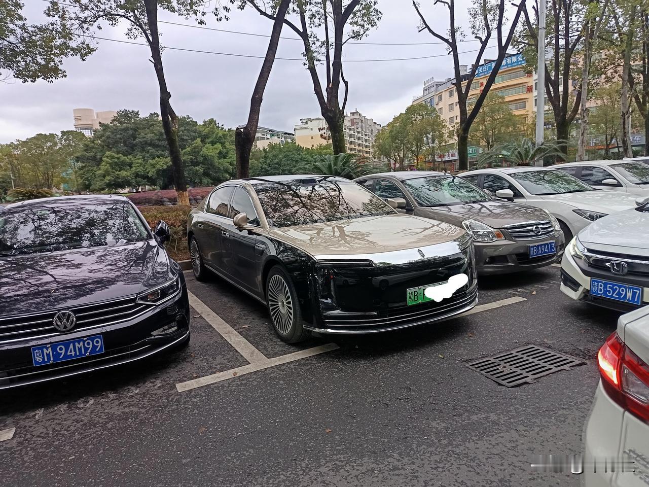 竟然在我们18线小县城发现一辆S800而且是本地牌照不是北上广深过年过节回