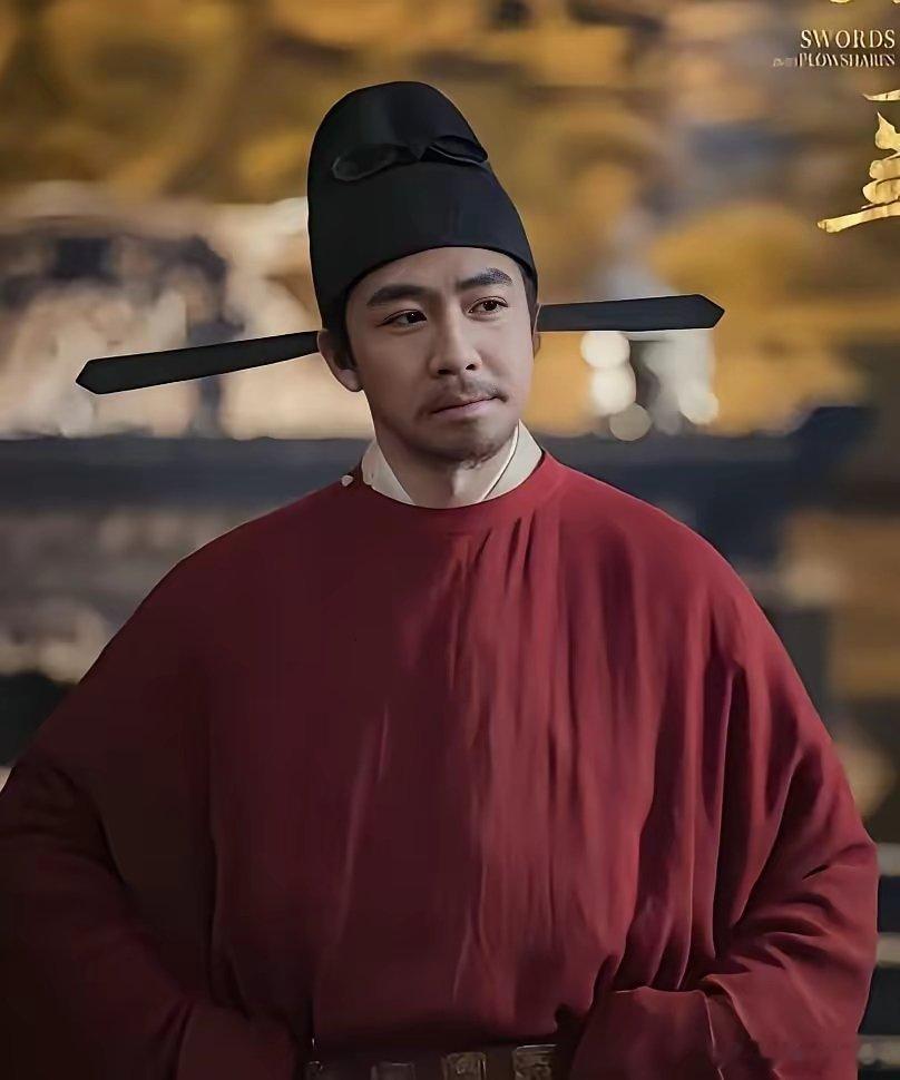 同样是演皇子，朱亚文输给俞灏明，一点不冤。一个在表演“狠”，一个就是“狠”本人。