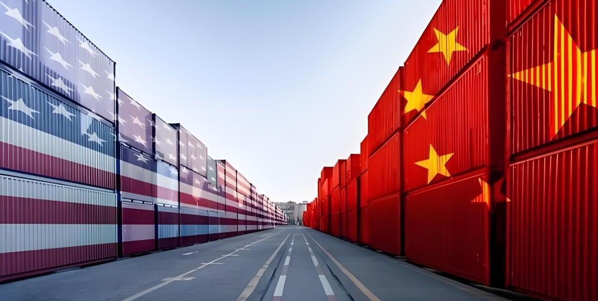 以前总说自己是“世界老大”的美国，现在跟中国比着干，居然有点跟不上趟了？前美