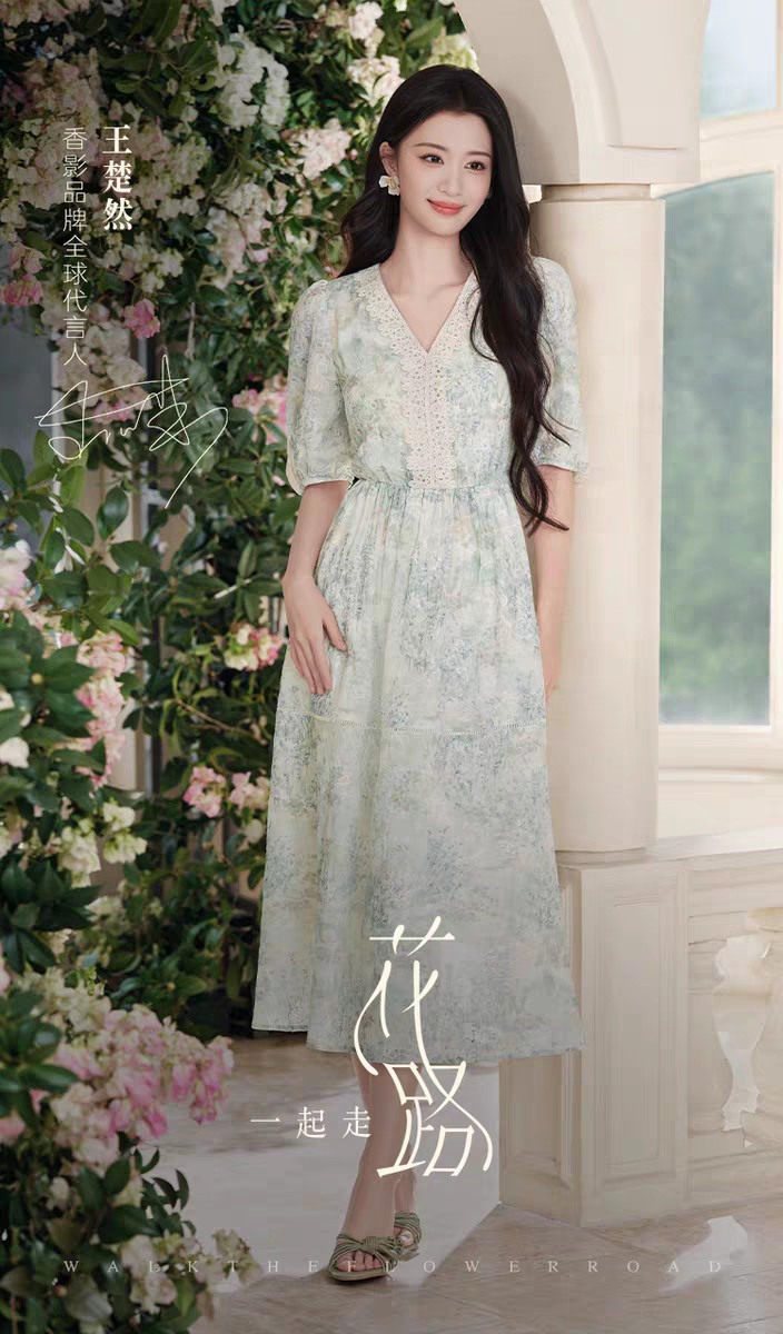 王楚然最新物料：香影品牌代言人好美🚢