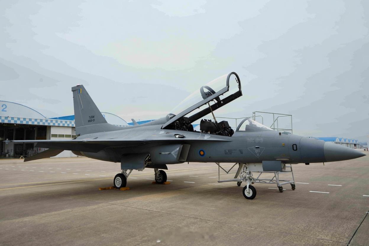 烽火问鼎计划马来西亚皇家空军第15中队的首架FA-50M战斗机下线。