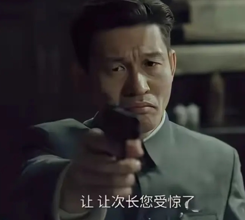 这个时候播放《沉默的荣耀》也许别有深意。这段历史实际上影响了台湾岛内后面的发展