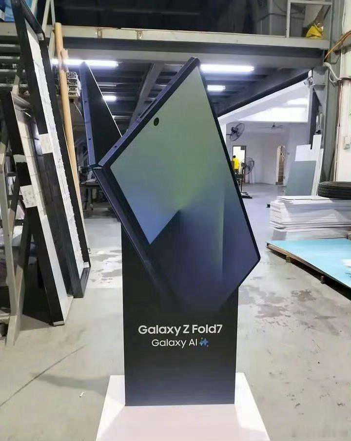 热门大折叠集合了三星GalaxyZFold7vivoXFold5荣耀M