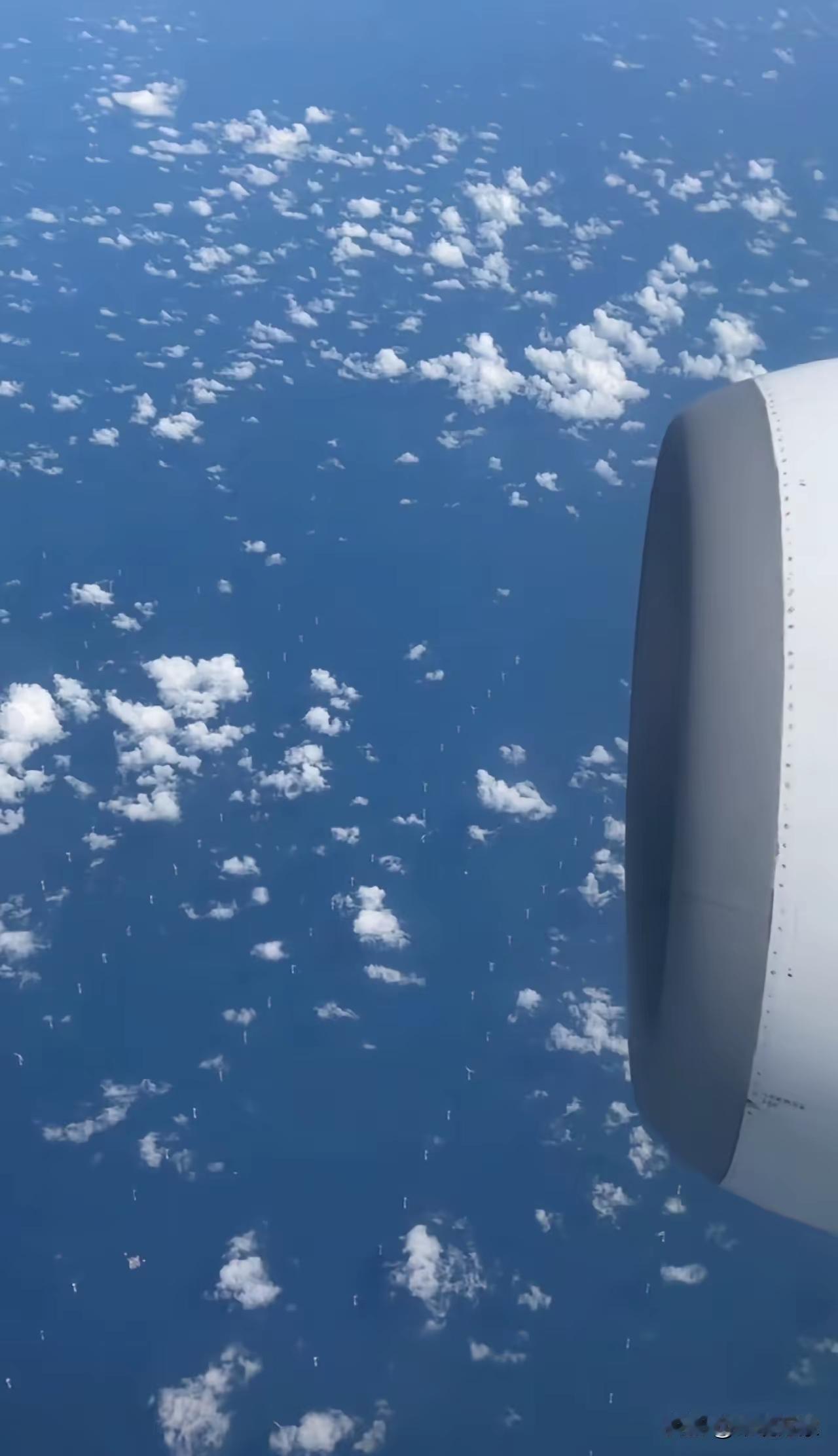 从新加坡飞越南，从高空俯瞰竟有这般盛景！这视角，谁不羡慕旅者啊！看清楚了吗？密密